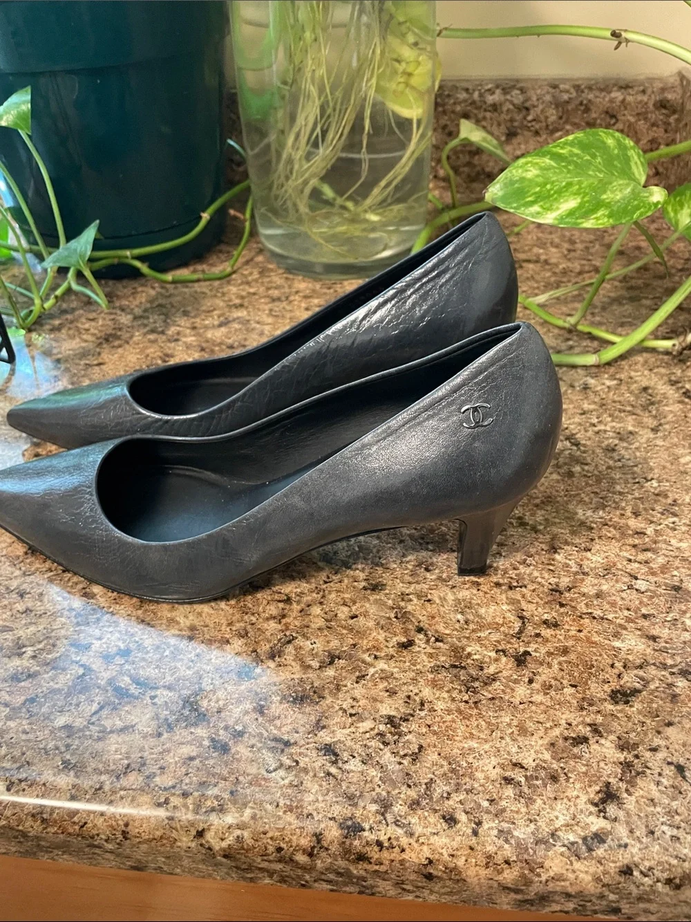 CHANEL elegant pointed